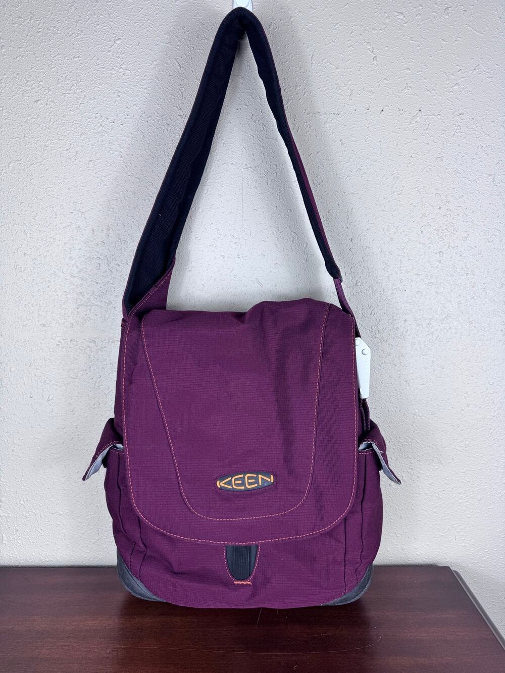 KEEN Hybrid Transport / Oswego Messenger Maroon Crossbody Bag